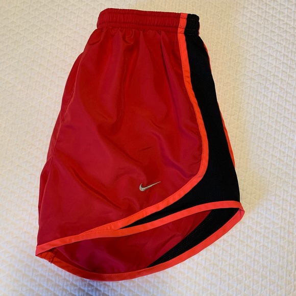 Nike Pants - Women’s Nike shorts